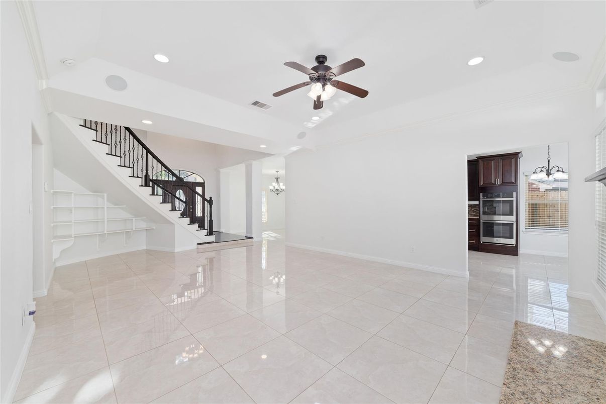 Empty room, Interior, Recessed Lighting