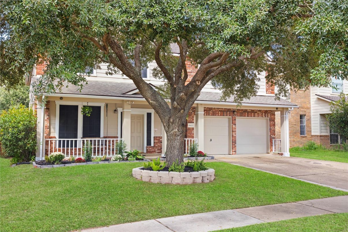 Attached, Exterior, Facade, Brick Facade, Ranch