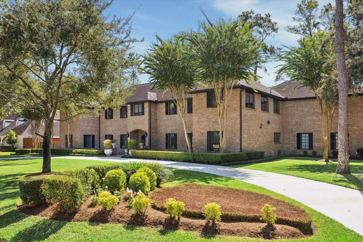 Backyard, Exterior, Facade, Brick Facade, French Provincial