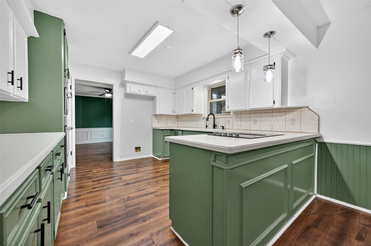 Interior, Kitchen, Pendant Lights, Wood Texture Flooring