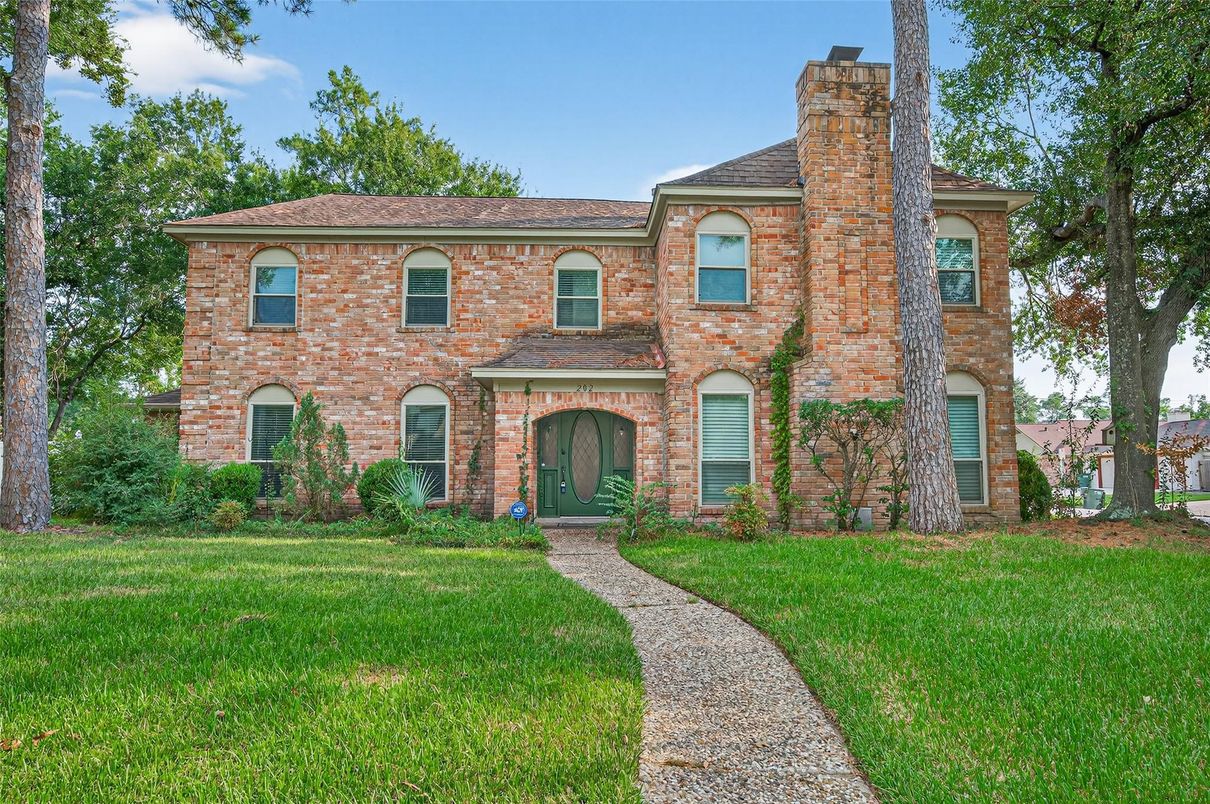 Exterior, Facade, Brick Facade, French Provincial
