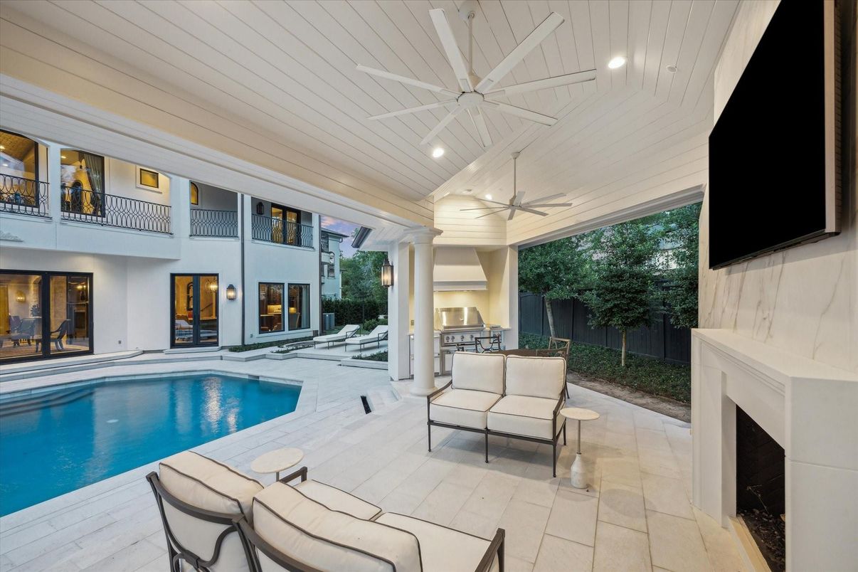 Exterior, Fireplace, Pool