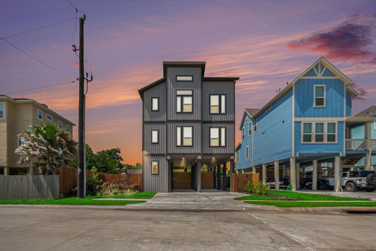 Exterior, Facade, Queen Anne Victorian
