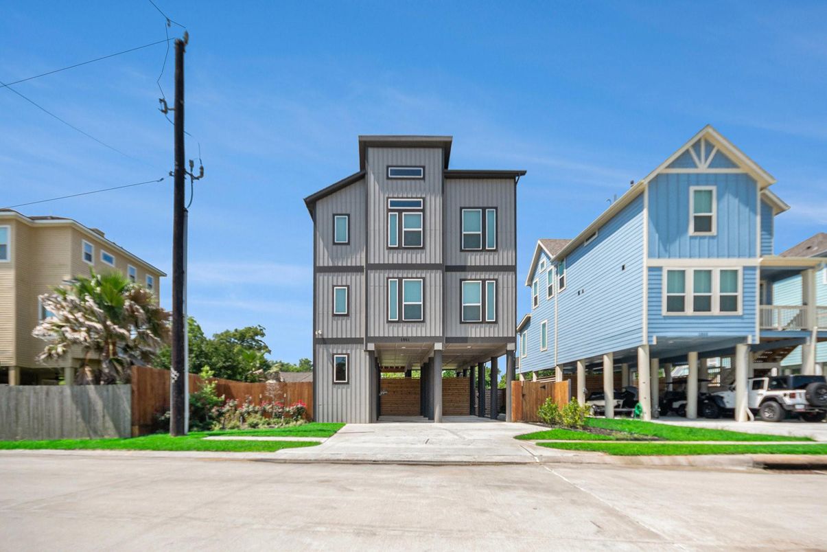 Exterior, Facade, Rowhouse