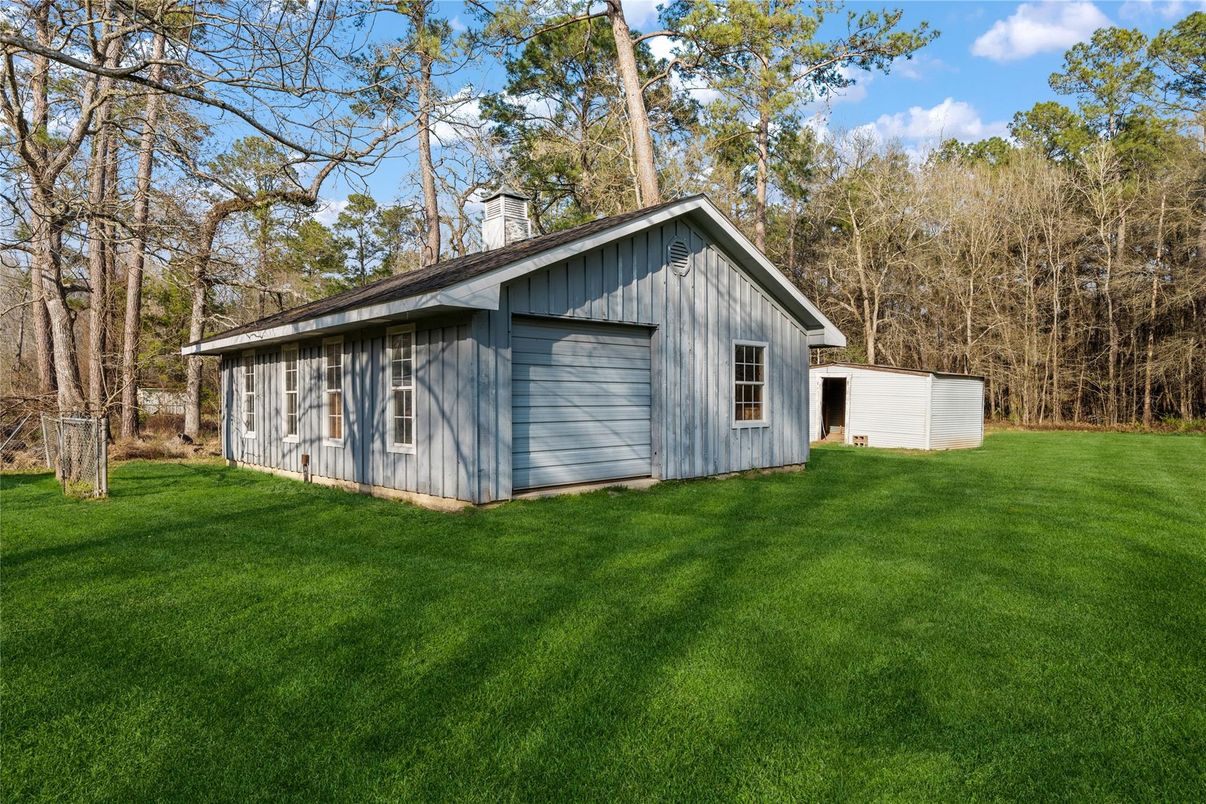 Backyard, Detached Garage, Exterior