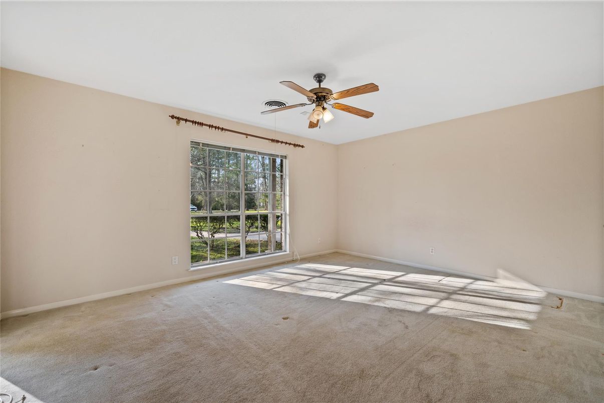 Empty room, Interior