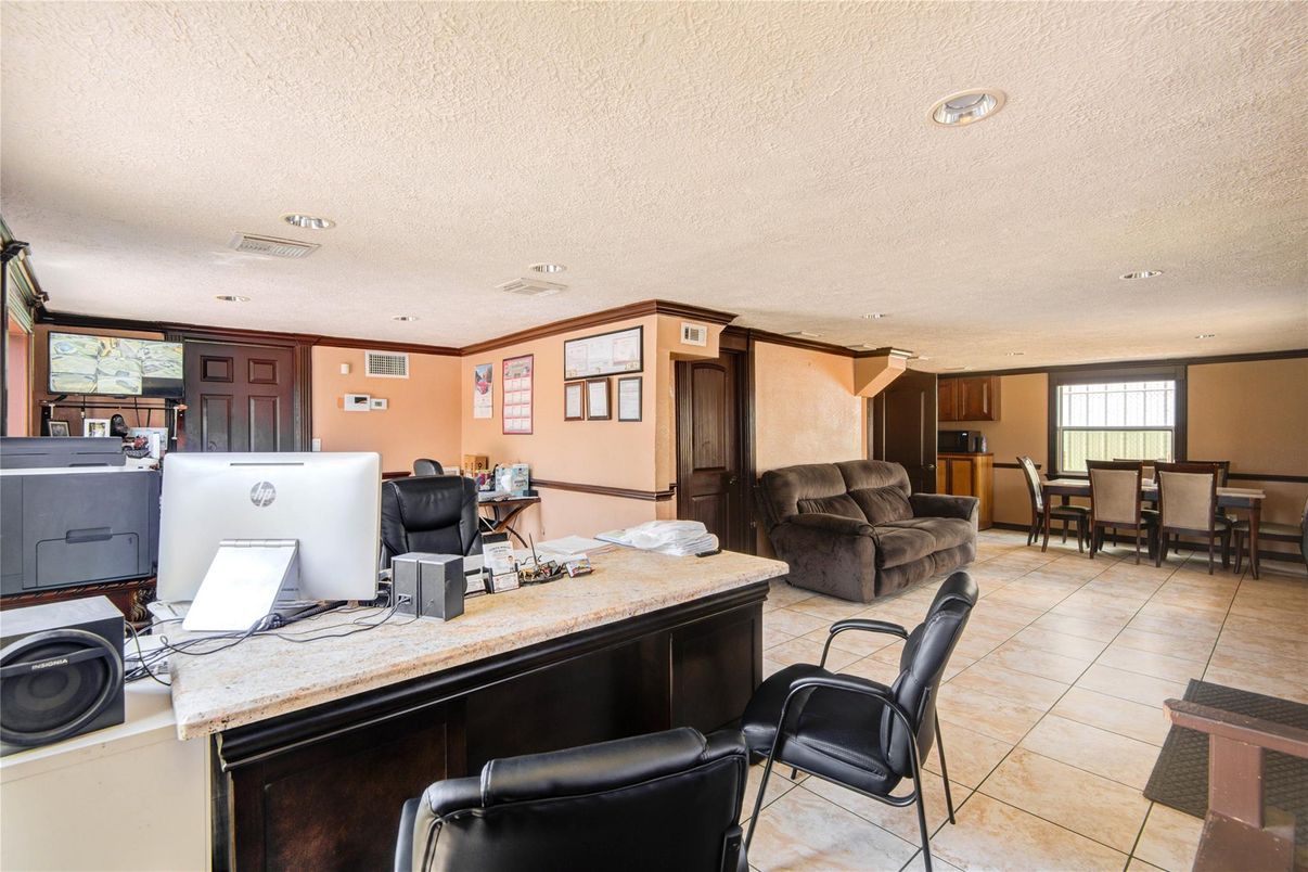 Dining room, Interior, Recessed Lighting