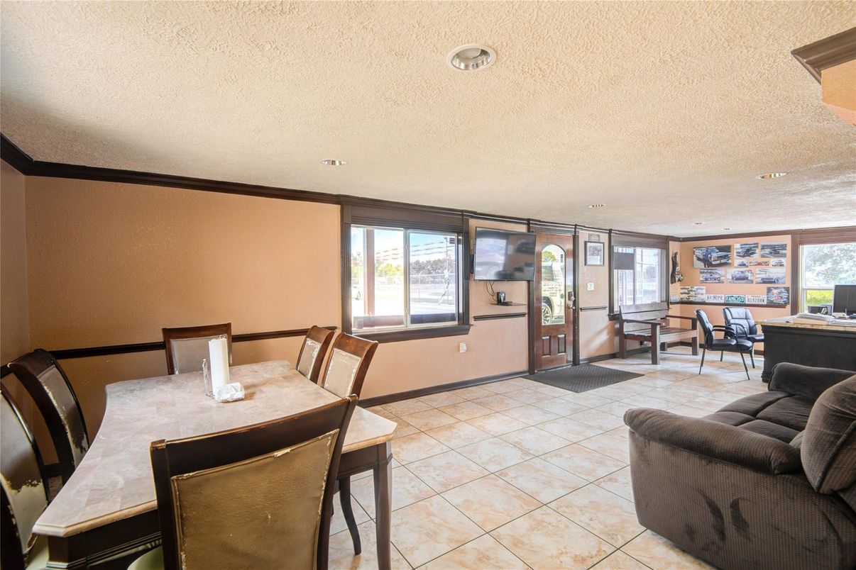 Dining room, Interior, Recessed Lighting