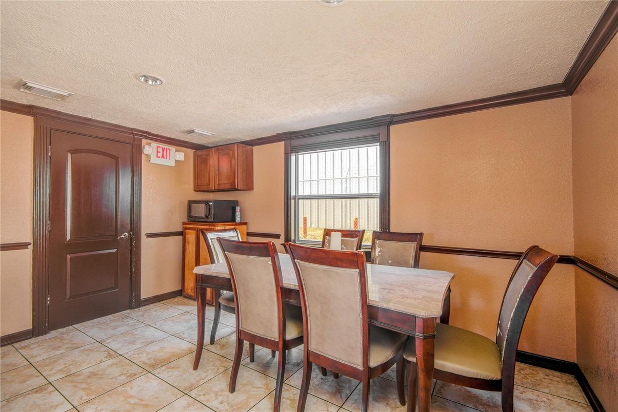 Dining room, Interior, Recessed Lighting
