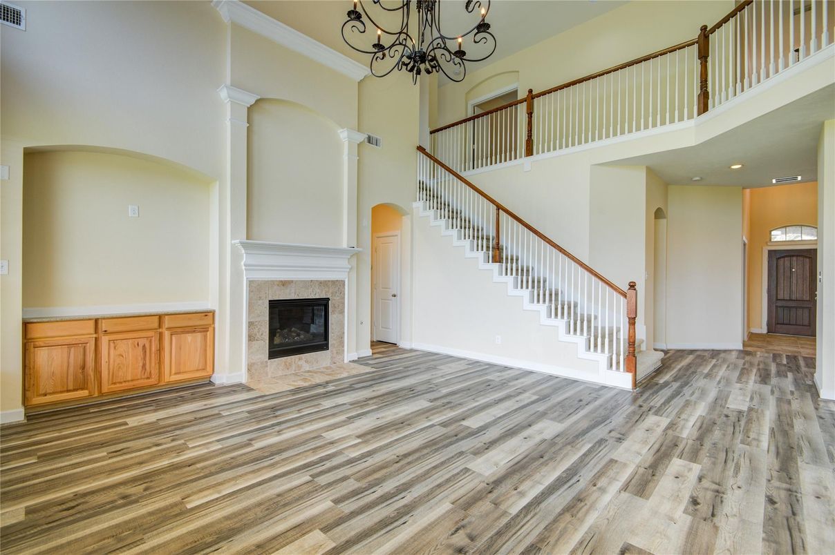 Chandelier, Fireplace, Interior, Recessed Lighting, Wood Texture Flooring