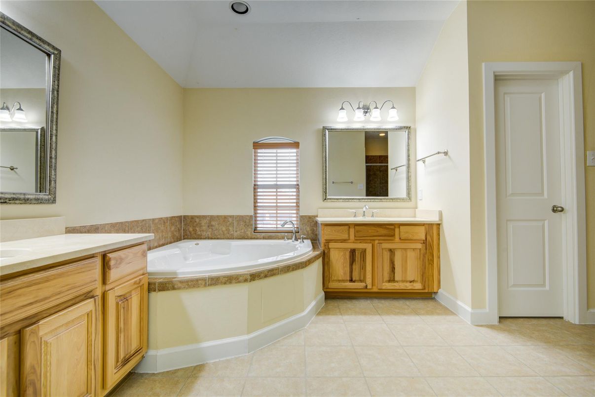 Bathroom, Dual Sink Vanities, Interior
