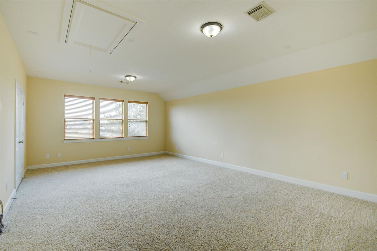 Empty room, Interior