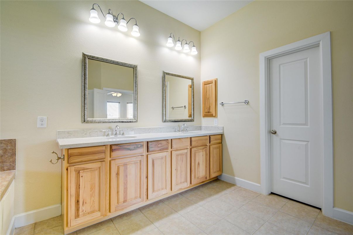 Bathroom, Dual Sink Vanities, Interior
