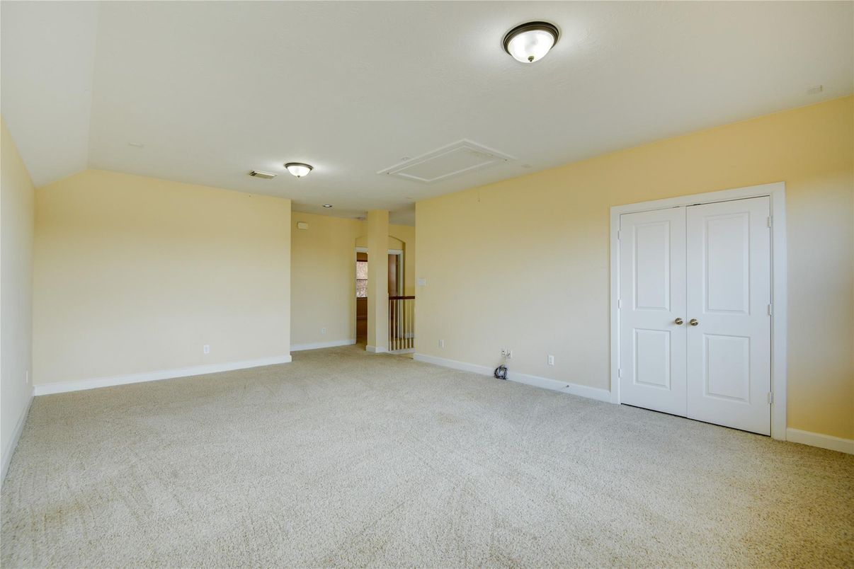 Empty room, Interior