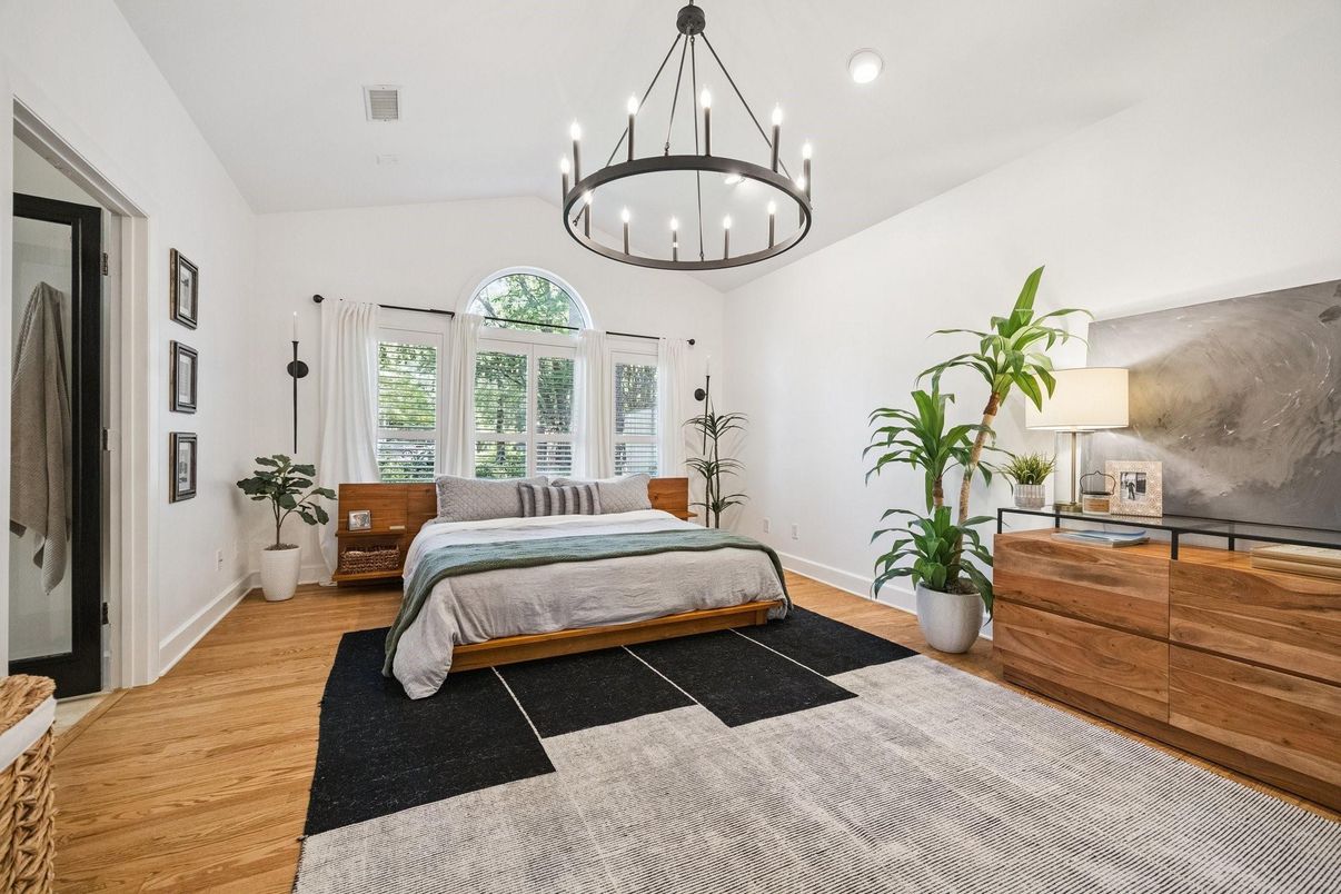 Bedroom, Chandelier, Interior, Pendant Lights, Recessed Lighting, Wood Texture Flooring