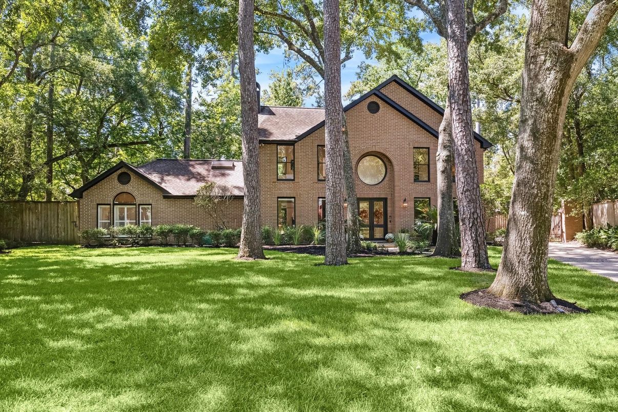 Backyard, Exterior, Facade, Brick Facade, Brick Traditional
