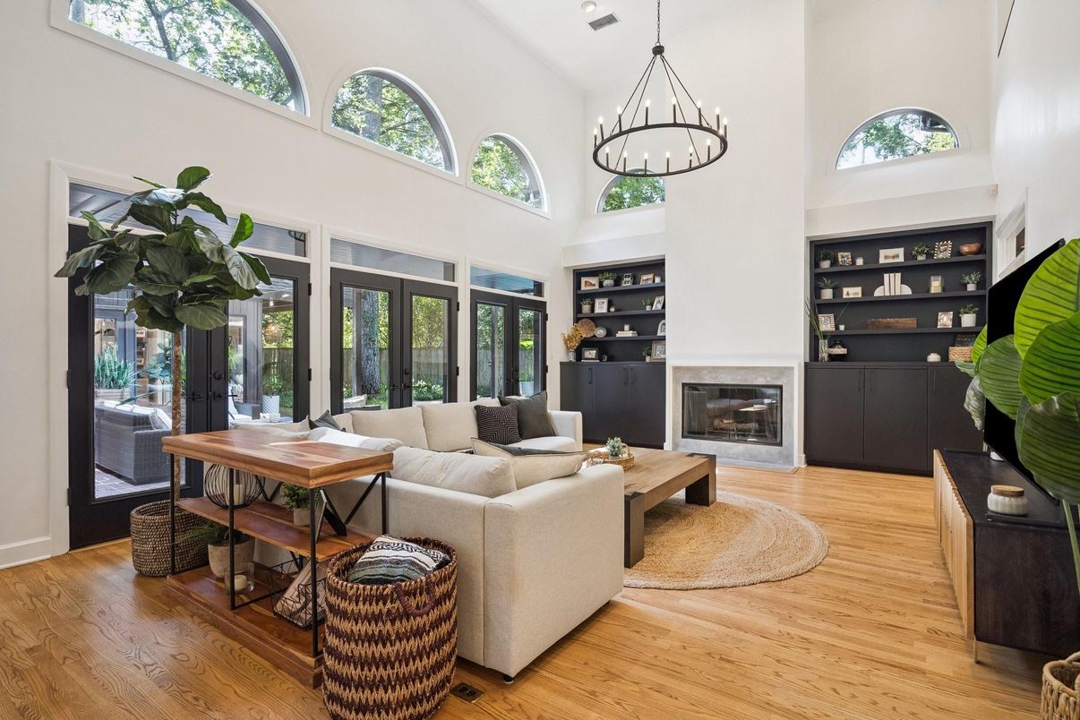 Chandelier, Fireplace, Interior, Living room, Pendant Lights, Wood Texture Flooring