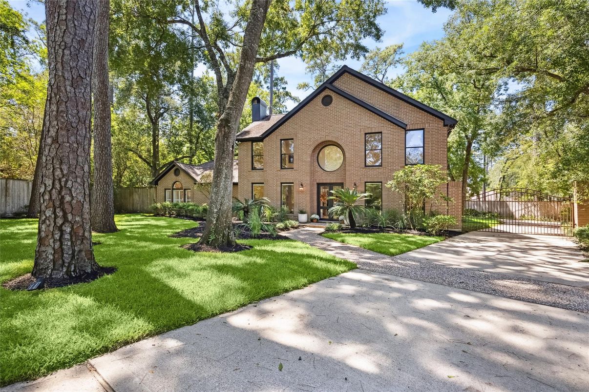 Backyard, Exterior, Facade, Brick Facade, Georgian