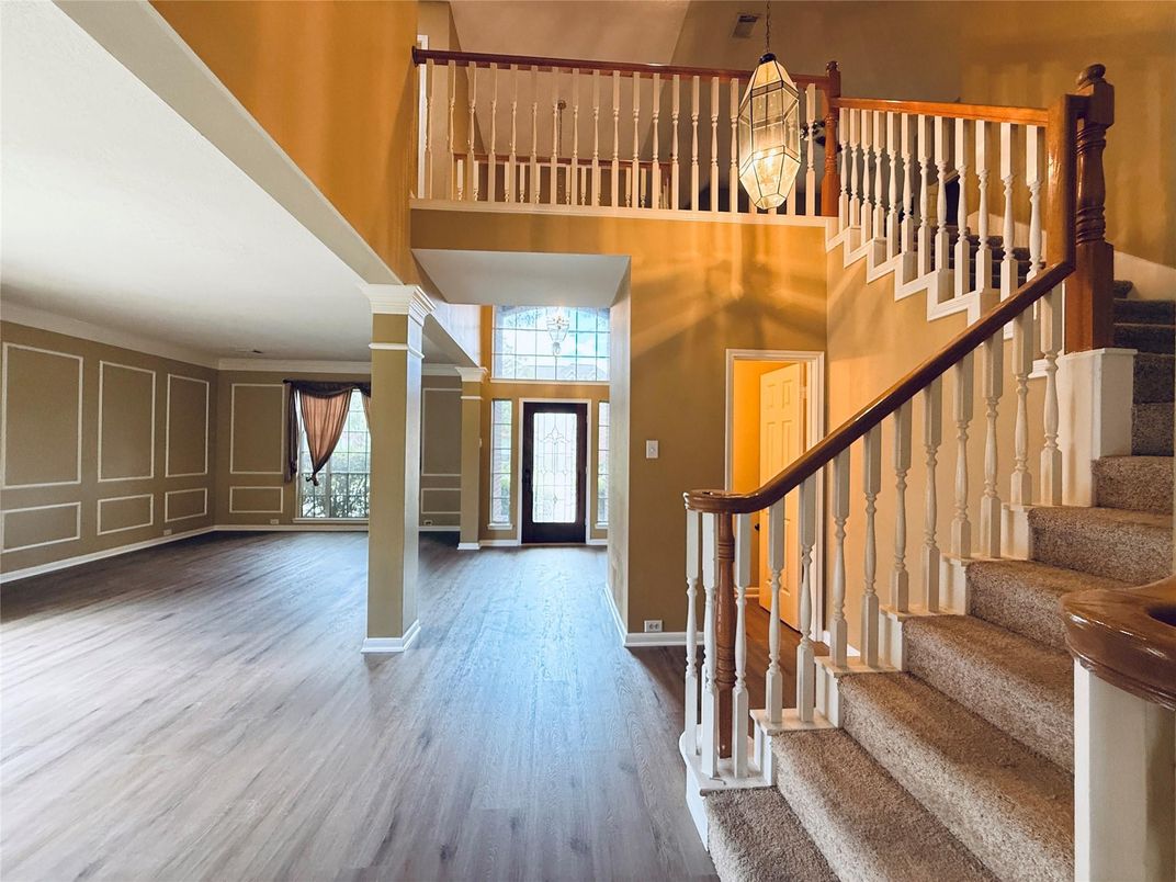 Interior, Pendant Lights, Wood Texture Flooring