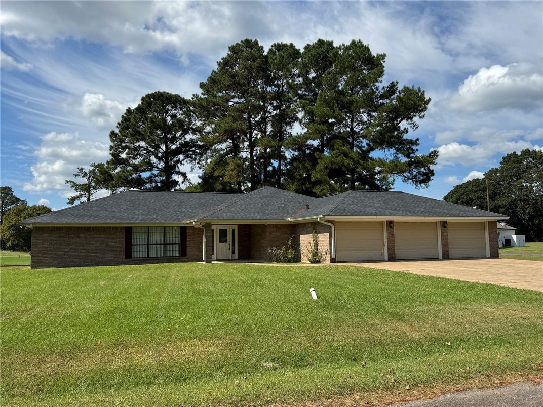 Attached, Backyard, Exterior, Facade, Brick Facade, Ranch