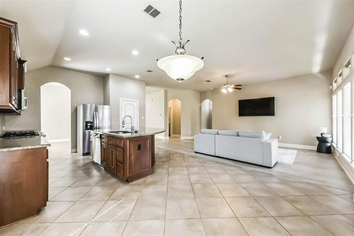 Interior, Kitchen, Living room, Pendant Lights, Recessed Lighting, Stainless Steel Appliances