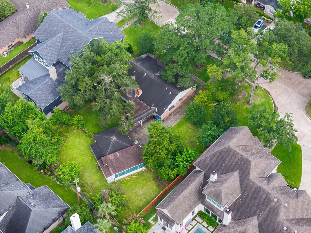 Exterior, Drone