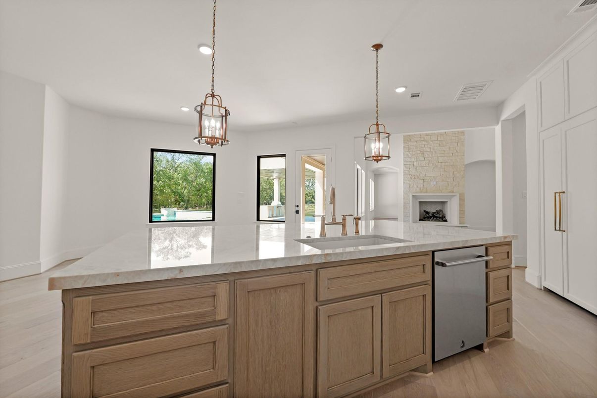 Fireplace, Interior, Kitchen, Pendant Lights, Recessed Lighting, Wood Texture Flooring