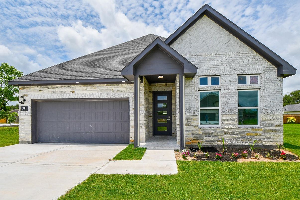 Attached, Exterior, Facade, Brick Traditional