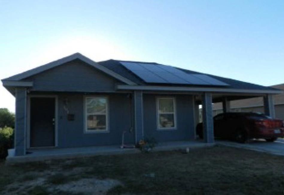 Exterior, Facade, Solar Panels, Ranch