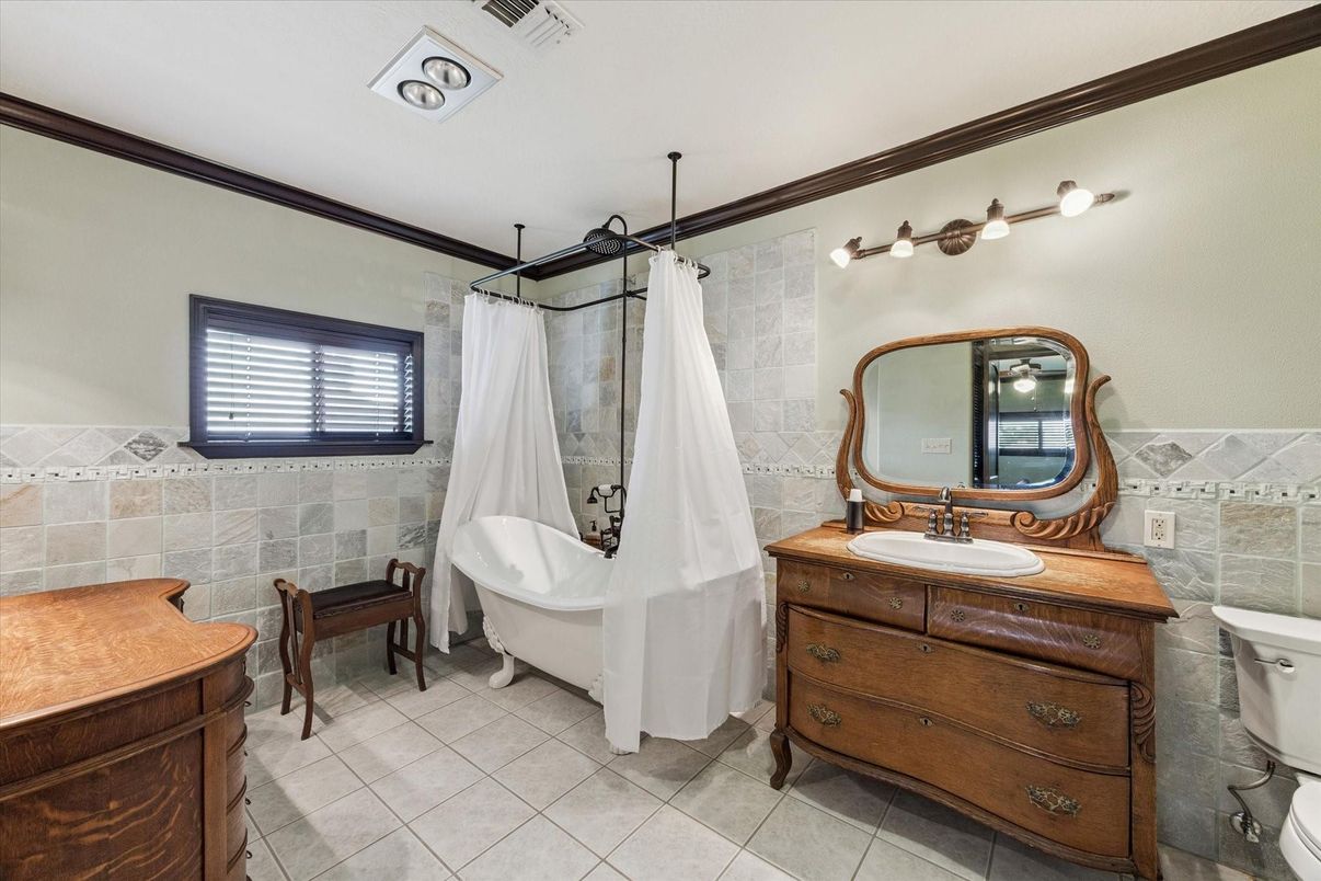 Bathroom, Free Standing Baths, Interior