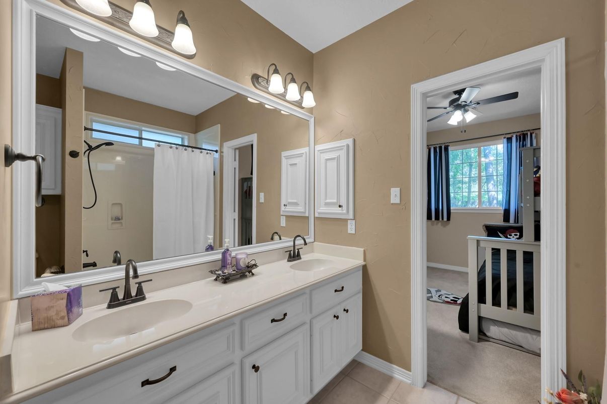 Bathroom, Dual Sink Vanities, Interior