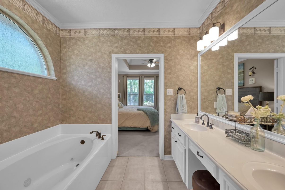 Bathroom, Bedroom, Dual Sink Vanities, Interior