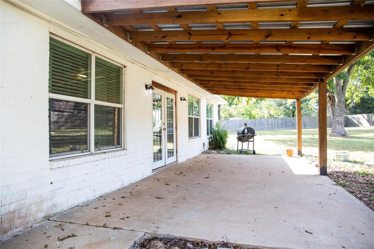 Exterior, Outdoor Kitchen