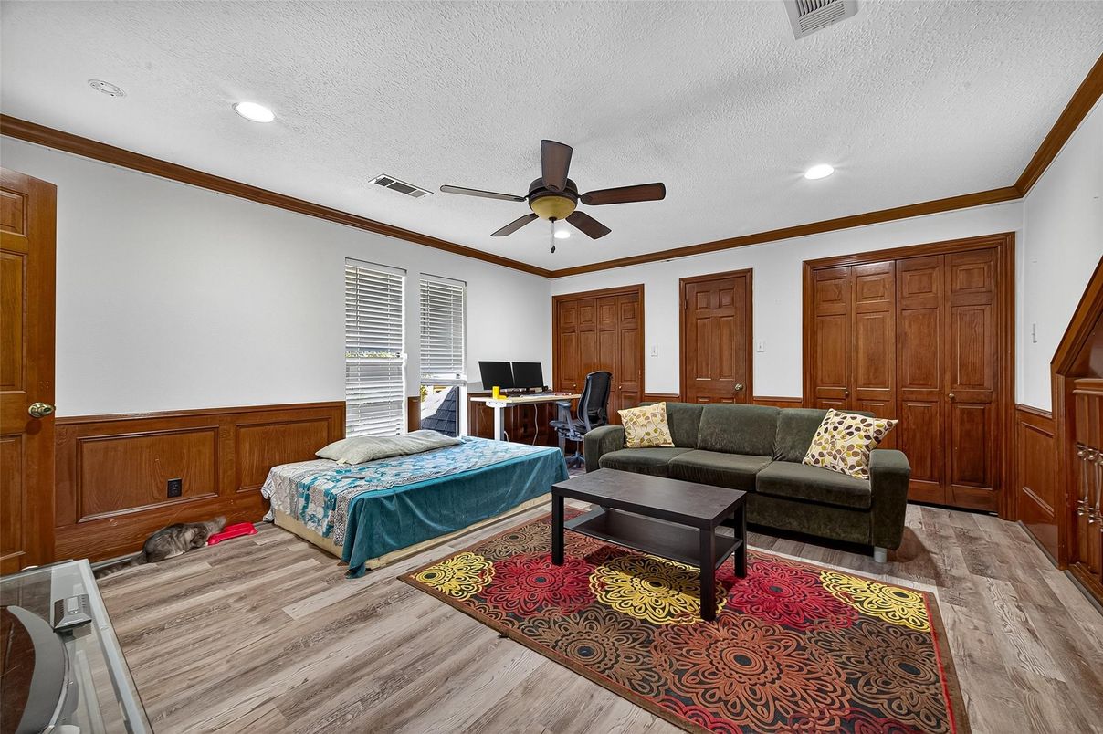 Interior, Recessed Lighting, Wood Texture Flooring