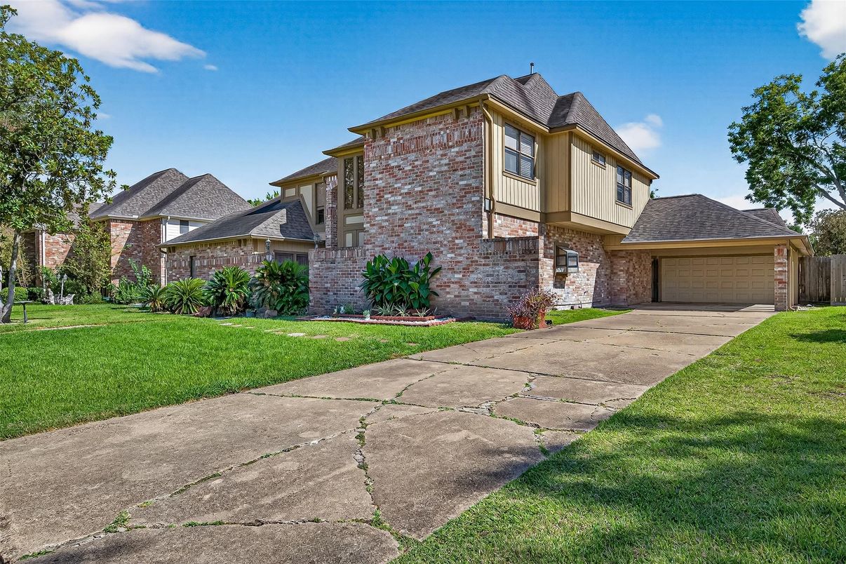Backyard, Detached Garage, Exterior
