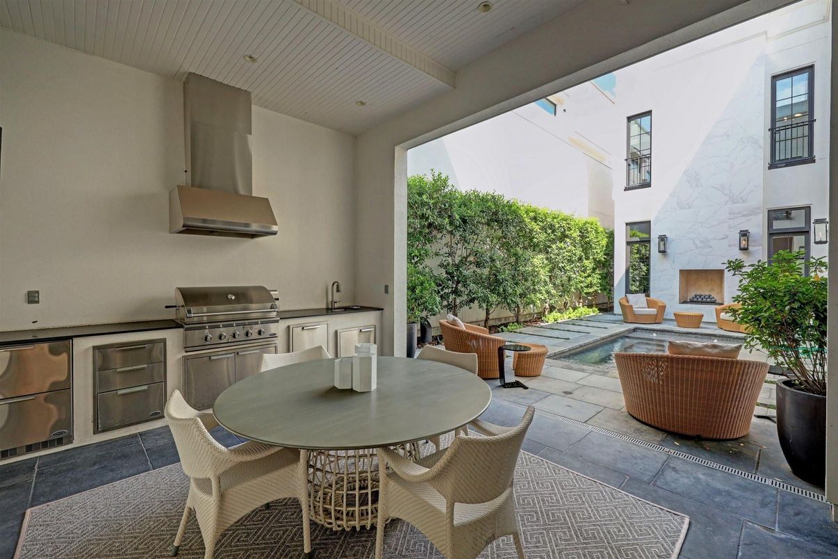 Exterior, Fireplace, Outdoor Kitchen