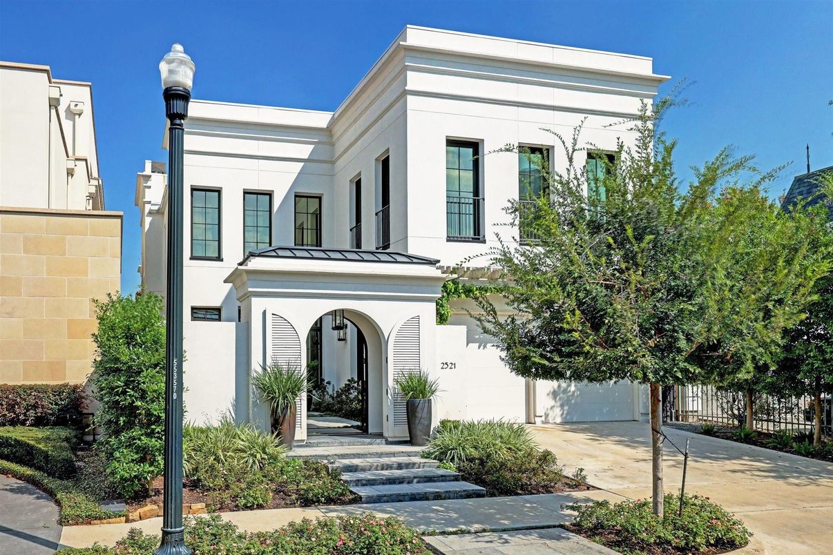 Exterior, Facade, French Provincial