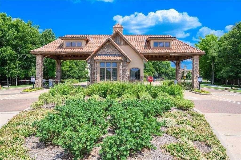 Exterior, Facade, Brick Facade, Mediterranean