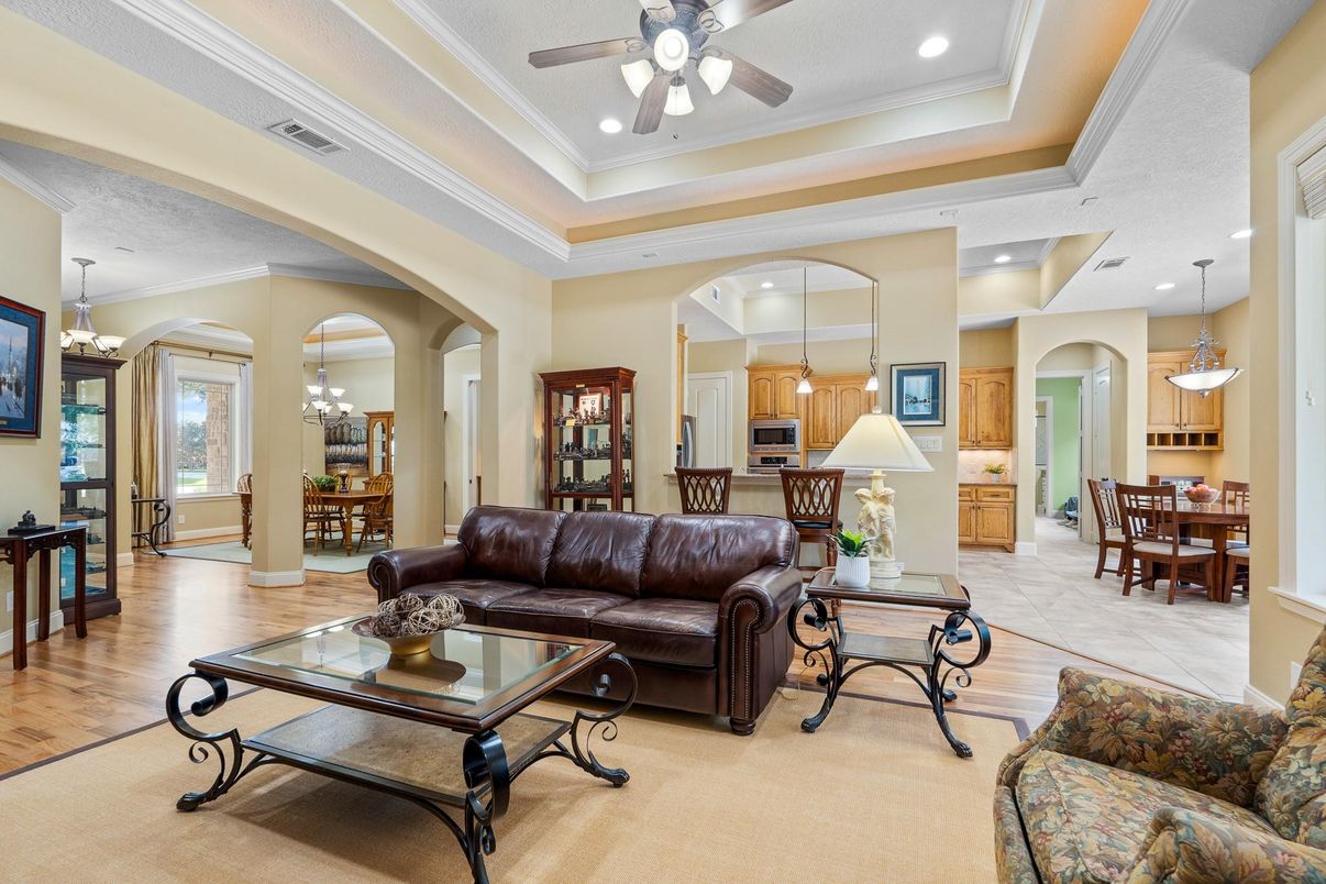 Dining room, Interior, Kitchen, Living room, Pendant Lights, Recessed Lighting, Stainless Steel Appliances, Wood Texture Flooring
