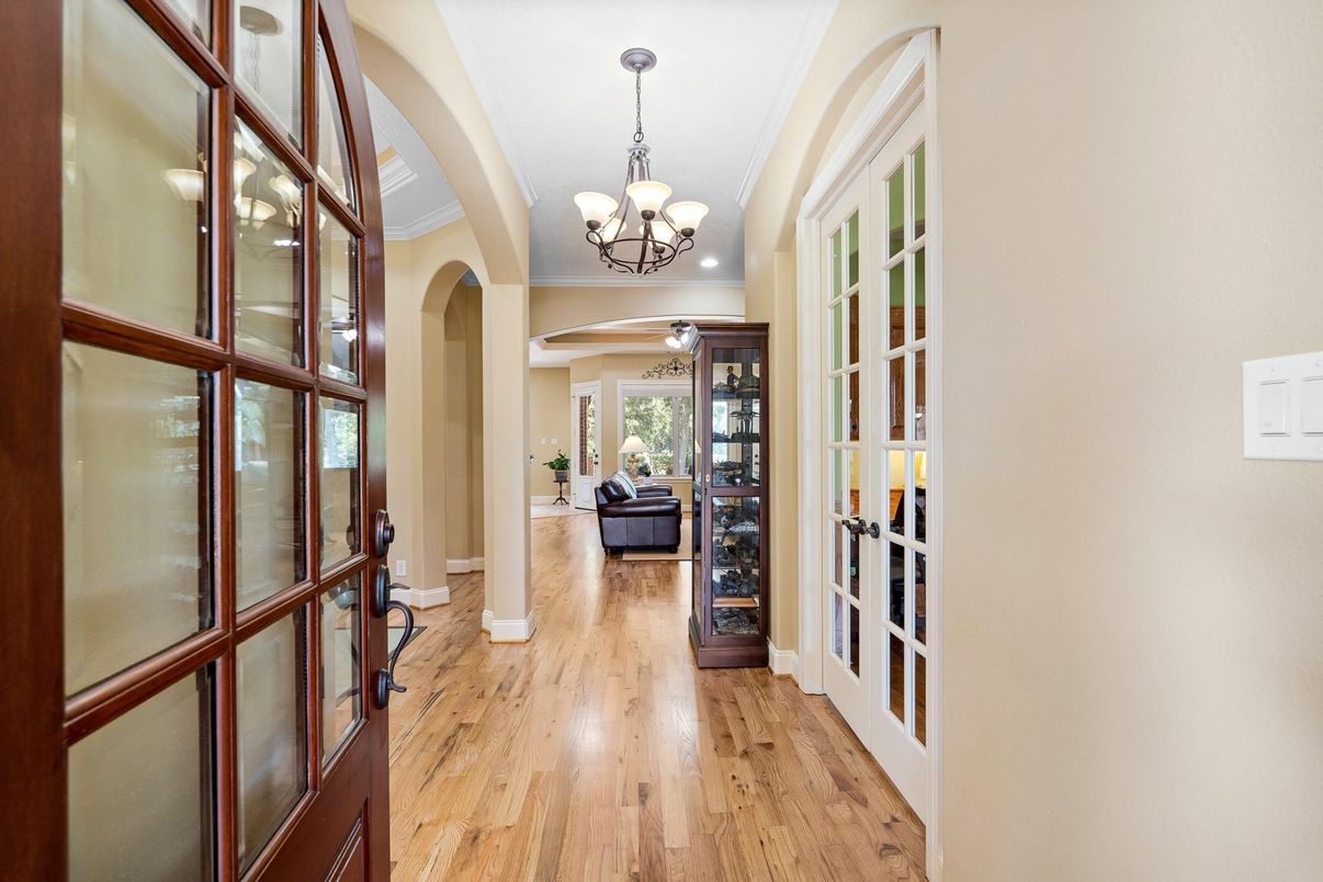 Chandelier, Interior, Wood Texture Flooring