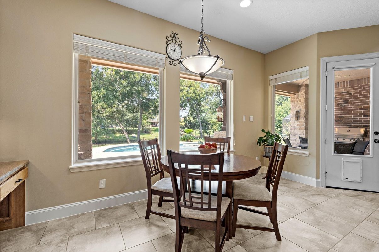 Dining room, Interior, Pendant Lights, Recessed Lighting