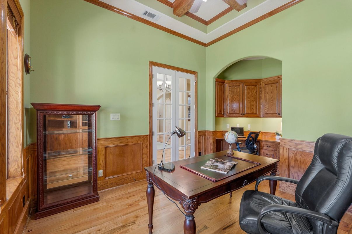 Home Office, Interior, Recessed Lighting, Wood Texture Flooring