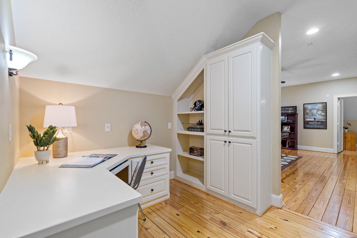 Home Office, Interior, Recessed Lighting, Wood Texture Flooring