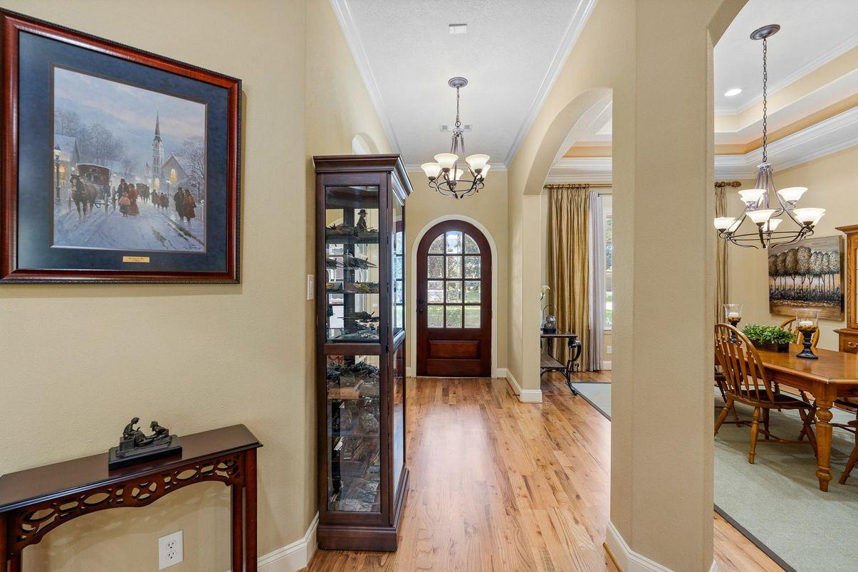 Chandelier, Dining room, Interior, Recessed Lighting, Wood Texture Flooring