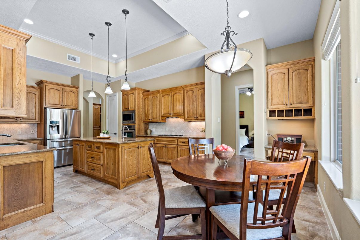 Dining room, Interior, Kitchen, Pendant Lights, Recessed Lighting, Stainless Steel Appliances
