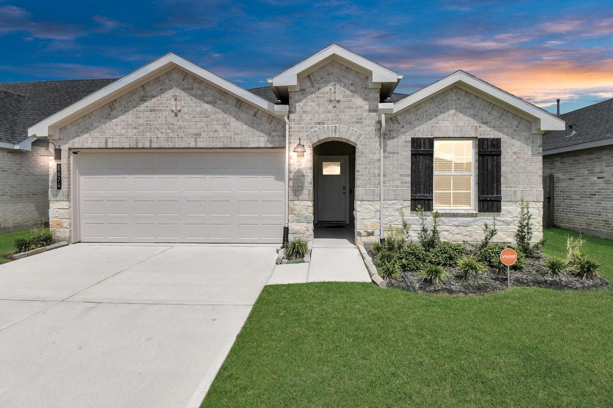 Attached, Exterior, Facade, Brick Traditional