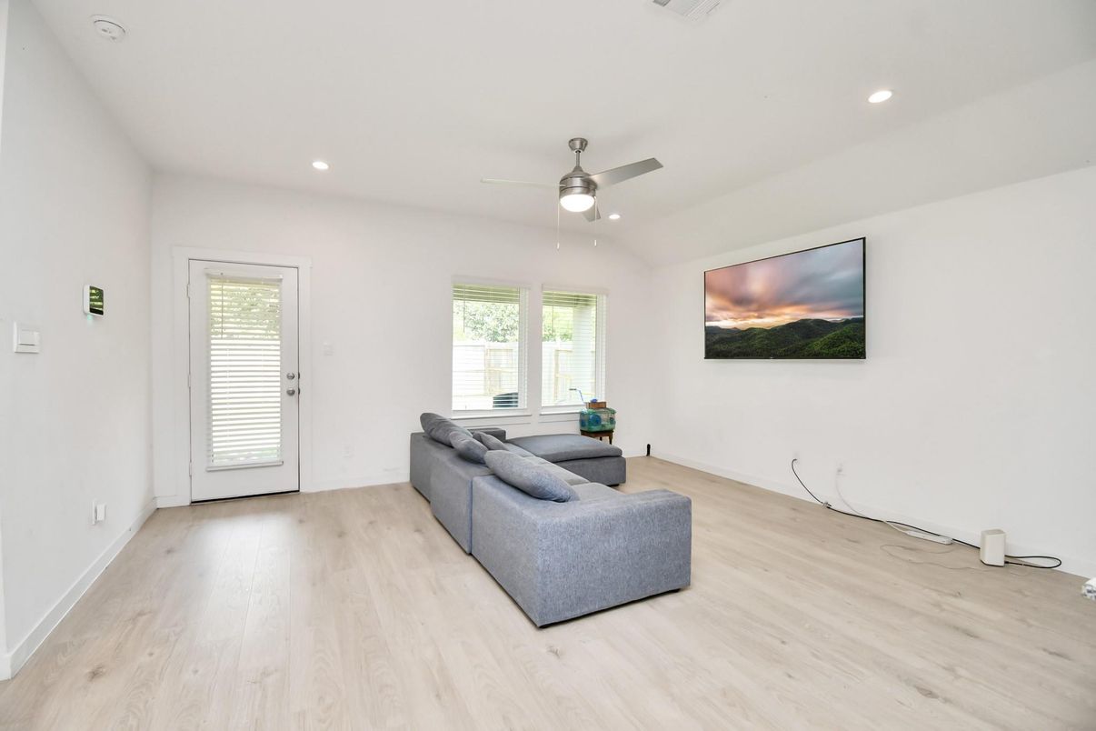 Interior, Recessed Lighting, Wood Texture Flooring