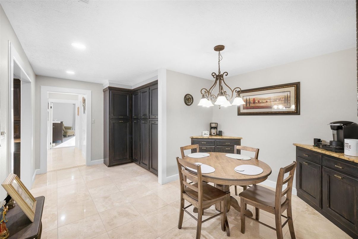 Dining room, Interior, Pendant Lights, Recessed Lighting