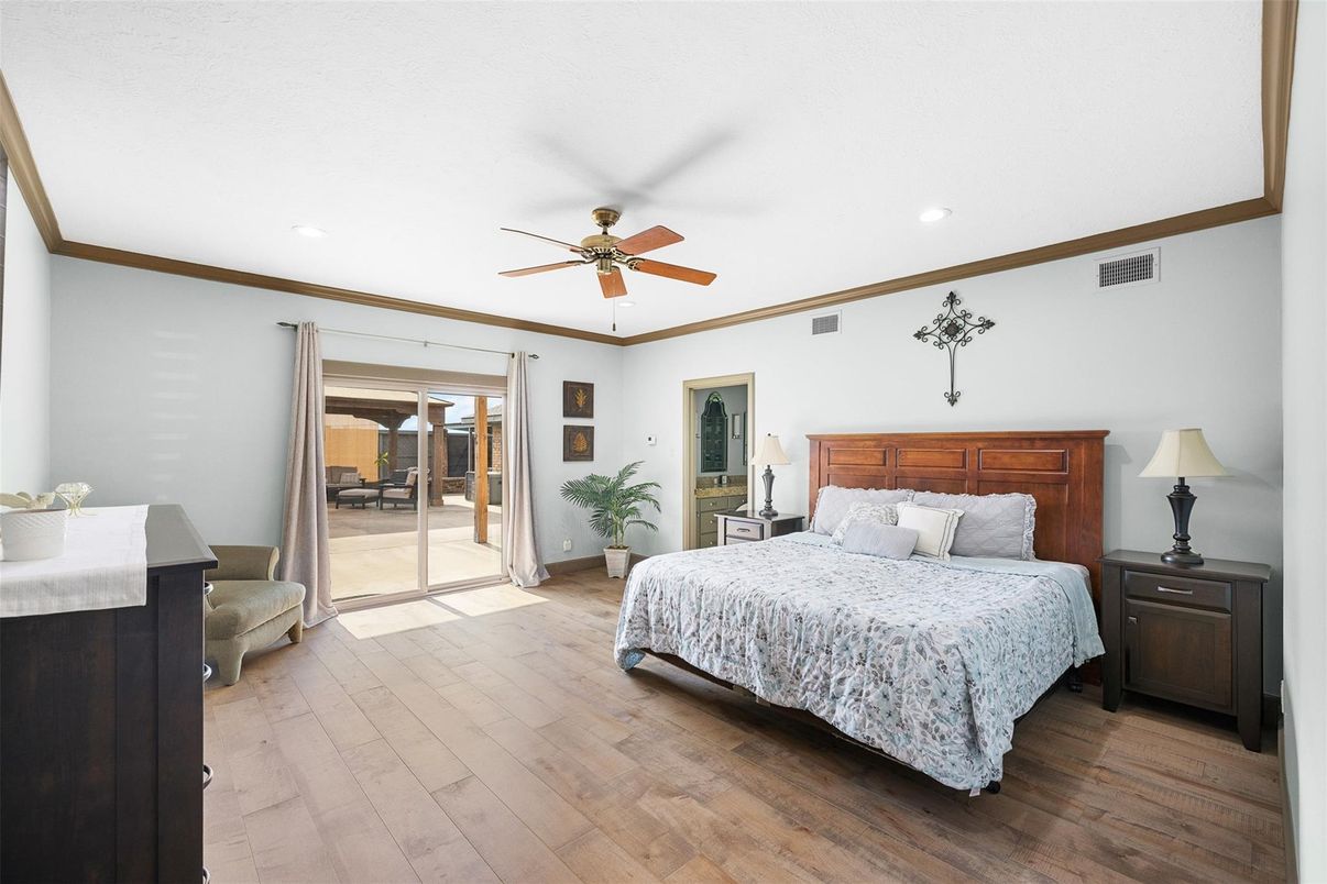 Bedroom, Interior, Recessed Lighting, Wood Texture Flooring