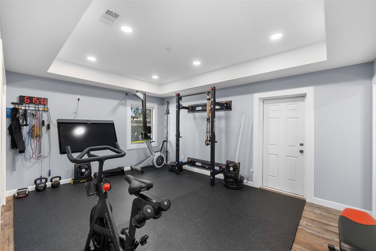 Fitness Equipment, Interior, Recessed Lighting, Wood Texture Flooring